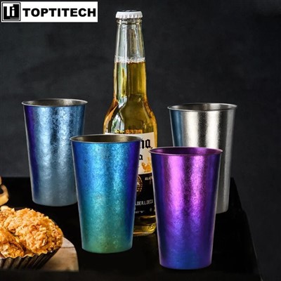 Individualisierung: Ultraleichter mehrfarbiger Bierbecher aus reinem Titan